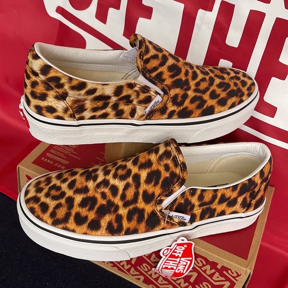 Vans Classic Slip-On
(Leopard) Black/Truewhite
VNOA5A08316
WMNS sneakers - Picture 11 of 16